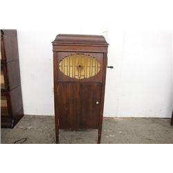 EXCELLENT MAHOGANY BRUNSWICK FLOOR MODEL VICTROLA WITH