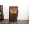 Image 1 : EXCELLENT MAHOGANY BRUNSWICK FLOOR MODEL VICTROLA WITH