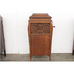 OAK FLOOR MODEL VICTROLA BY SYMPHONOLA W/ ORNATE FRONT