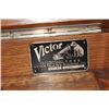 Image 5 : LOVELY QUARTER SAWN OAK DOUBLE FLOOR MODEL VICTROLA BY