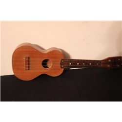 ROY SMECK VINTAGE UKE MAHOGANY BY HARMONY CHICAGO -
