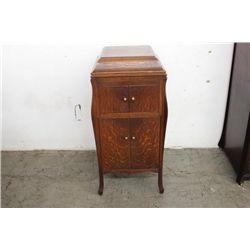 OAK VICTOR VICTROLA WORKS PERFECT NEAR MINT 42 X 19 X