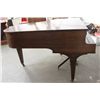 Image 4 : BEAUTIFUL FULL-SIZE BABY GRAND PIANO IN MAHOGANY AND
