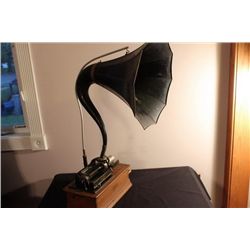 EDISON HOME PHONOGRAPH - MOTOR WORKS FINE BUT CYLINDER