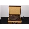 Image 1 : EXCELLENT PORTABLE AND LIFT TOP VICTROLA IN MINT