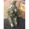Image 2 : GREEN SERPENTINE, HAND CARVED FEMALE SCULPTURE FROM ZIMBABWE,  14" TALL