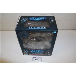 AVP ALIEN VS. PREDATOR, GRID ALIEN 1/6 SCALE PRE PAINTED MODEL KIT NEW IN BOX