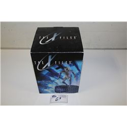 THE X FILES, FIGHT THE FUTURE, LIMITED EDITION COLD-CAST FIGURINE WITH BASE