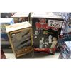 Image 1 : THE MUNSTERS 40TH ANNIVERSARY EDITION, 12" FIGURE MARILYN AND CYCLOPS X-PLUS
