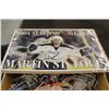 Image 2 : BOX LOT CONTAINING HUNDREDS OF LOOSE NHL, MLB, NBA TRADING CARDS 1980'S-2000'S