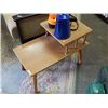 Image 1 : RETRO END TABLE