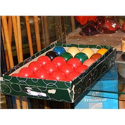 SNOOKER BALLS