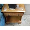 Image 1 : MAPLE NIGHT STAND & 1 DRAWER