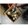 Image 1 : BOX OF DOOR KNOBS