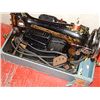 Image 1 : SINGER SEWING MACHINE IN TRAVEL CASE