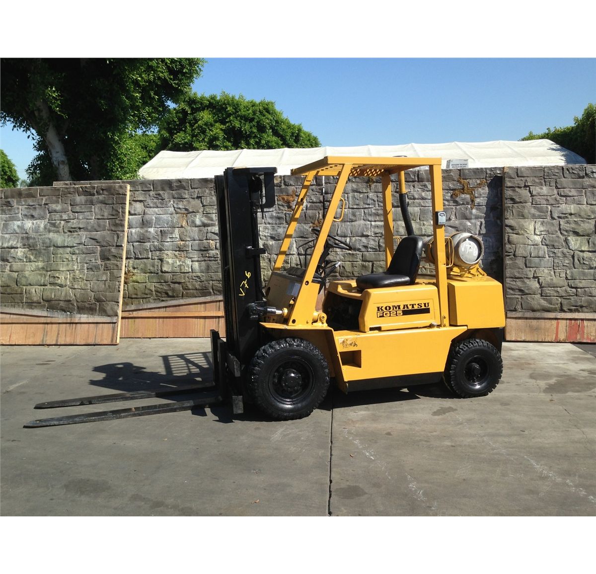 KOMATSU FG25 FORKLIFT