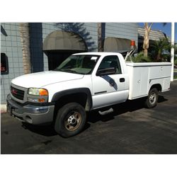 2004 GMC SIERRA