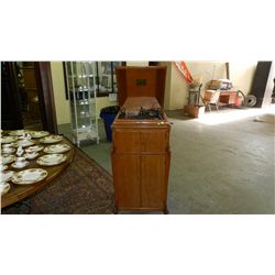 nice floor model oak case victorla SSR