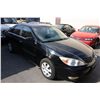 Image 2 : 2002 TOYOTA CAMRY LE, BLACK, 4DSDN, VIN JTDBE32K120093933