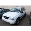 Image 1 : 2002 SUZUKI VITARA, 4DRSW, WHITE, VIN 2S3TD52V626107993