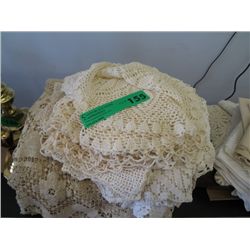 Assorted lace and linen doilies & table linens