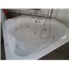 Image 1 : Corner jacuzzi tub