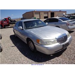 2000 - LINCOLN TOWN CAR