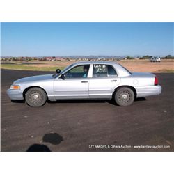 2003 Ford Crown Victoria, 194,335 MILES VIN: 2FAFP71W73X127082                        SEDAN, RWD, V8