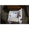 Image 2 : MATRIX MASSAGING PEDICURE CHAIR WITH JETTED FOOTBATH AND TECHNICIAN CHAIR