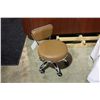 Image 3 : MATRIX MASSAGING PEDICURE CHAIR WITH JETTED FOOTBATH AND TECHNICIAN CHAIR