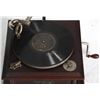 Image 4 : Victor Style Vic IV Mahogany Phonograph