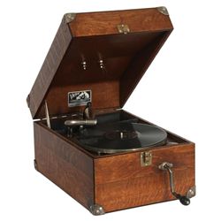 Oak Victor Portable VV-50 Victrola