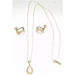 14KT YELLOW GOLD OPAL EARRINGS & PENDANT ON NECKLACE SET. STAMPED *14KT*! TOTAL WEIGHT IS 4.17 GRAMS