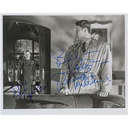 Robert Mitchum and Jane Greer