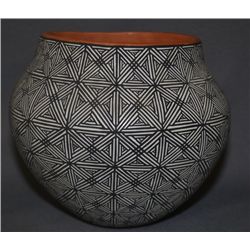 ACOMA POTTERY JAR