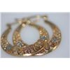Image 2 : 14K GOLD PLATED HOOP EARRINGS WITH FLOWER DESIGNS