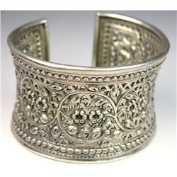 Gorgeous Ladies Sterling Silver Bangle