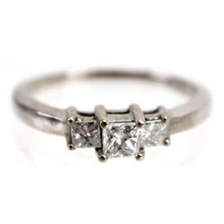 LADIES 14K GOLD PAST PRESENT FUTURE DIAMOND RING