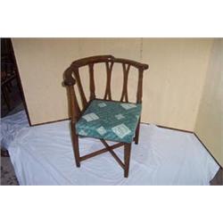 GEORGIAN SYLE MAHOGANY CORNER CHAIR, with crossed splats and turned columns. 140 - 160...