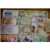 Image 1 : 16 Foreign Bank Notes