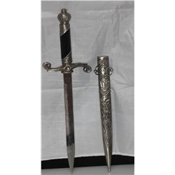 COLLECTERS EDITION MIDIEVAL STYLE FULLY ENGRAVED SHEATH