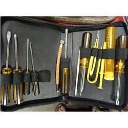 BLACK ZIPPER CASE WITH COMPUTER TOOLS