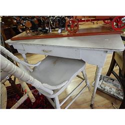 OLD COUNTRY DESK - WHITE - WITH SMALL CASTERS