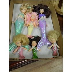 BOX OF SMALL COLLECTABLE DOLLS