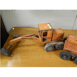 VINTAGE TIN GRADER - DIESEL NO 600