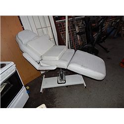 HYDRAULIC LIFT AND ADJUSTABLE MASSAGE TABLE