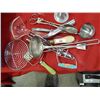 Image 1 : LOT OF ASSORTED KITCHEN UTENSILS