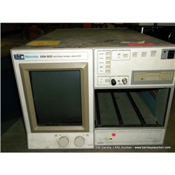 TEKTRONIX DSA 602 DIGITIZING SIGNAL ANALYZER (print sequence:) 53883 S961267