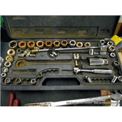 SOCKET SET