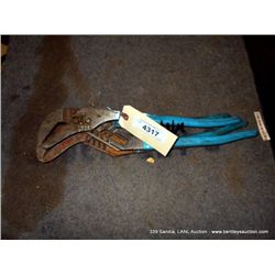 LOT: PLIERS, 2X THE MONEY
